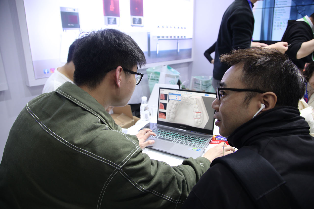 Riton_New_Product_Made_a_Dazzling_Debut_at_the_29th_Dental_South_China_14.jpg