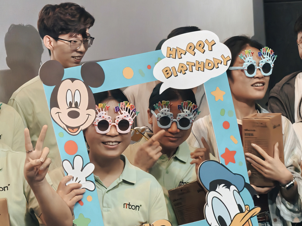 staff-presencea-gilded-game-a-happiness-hunting-moment-ritons-birthday-movie-party-review-5.jpg staff-presencea-gilded-game-a-happiness-hunting-moment-ritons-birthday-movie-party-review-5.jpg