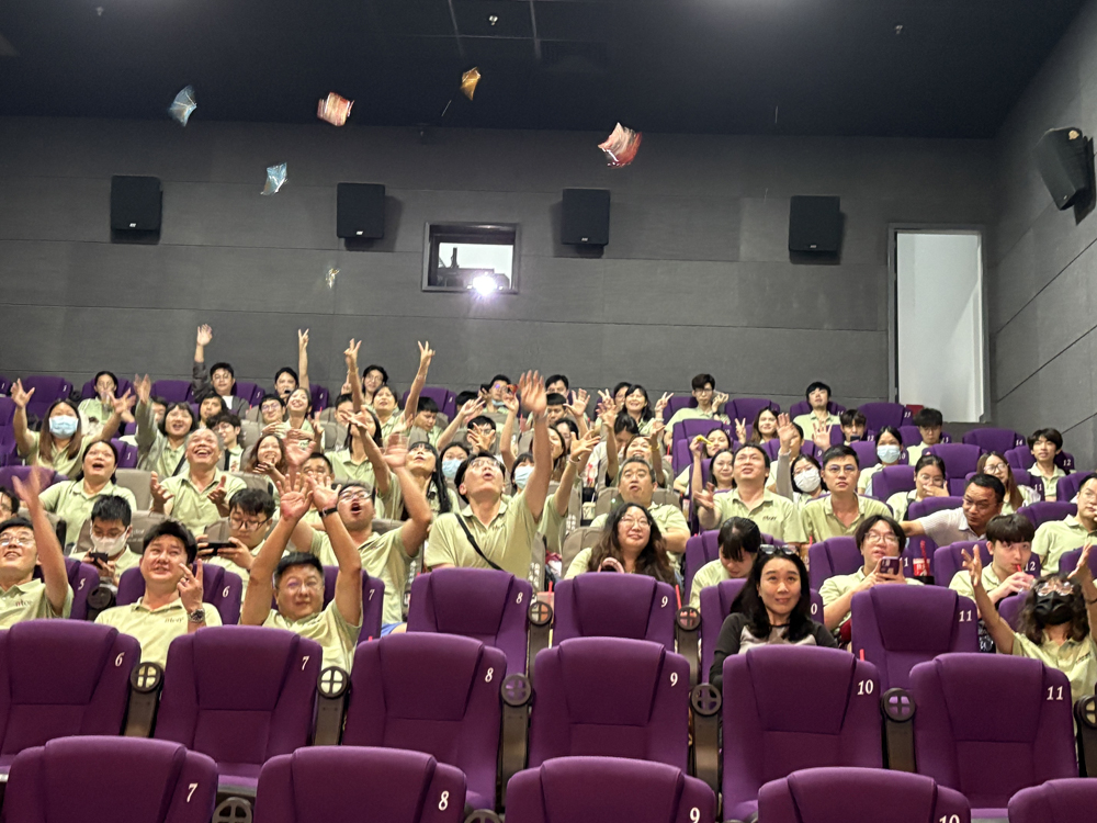 staff-presencea-gilded-game-a-happiness-hunting-moment-ritons-birthday-movie-party-review-6.jpg staff-presencea-gilded-game-a-happiness-hunting-moment-ritons-birthday-movie-party-review-6.jpg